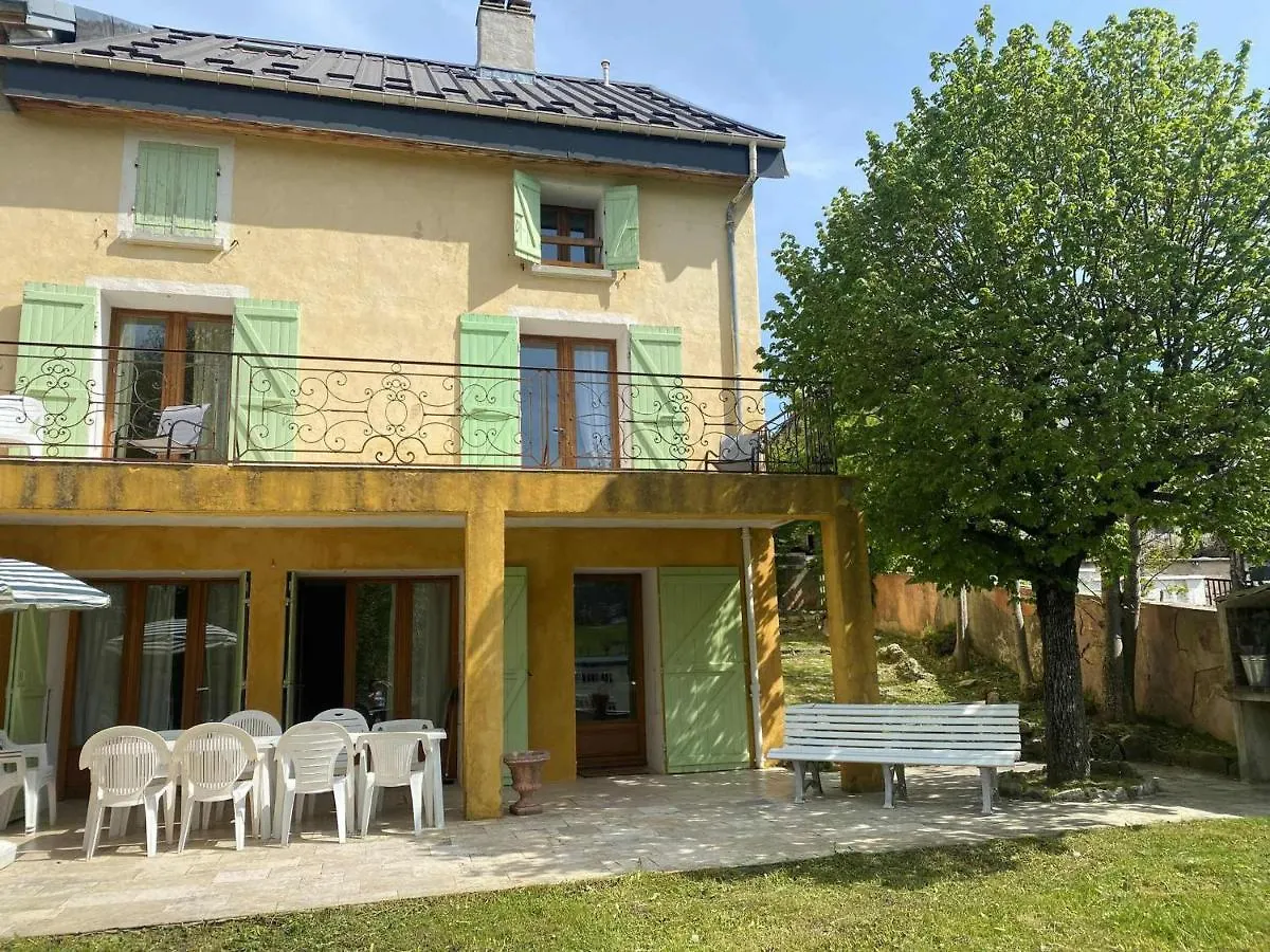 Belle Maison Au Centre De Villard De Lans Avec Grande Terrasse Et Jardin - Fr-1-515-4 0*, Villard-de-Lans